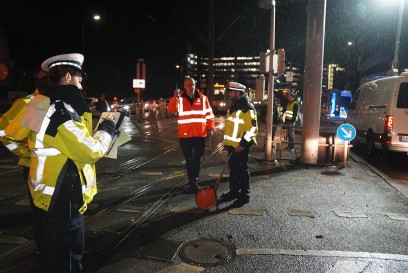 Stuttgart verkerunfall mit polizeifahrzeug