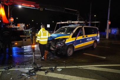Stuttgart verkerunfall mit polizeifahrzeug
