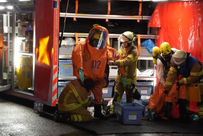 Deizisau: Ausgelaufene Lauge bei Cocoa-Cola Werk-Gefahrgutzug der Feuerwehr im Einsatz