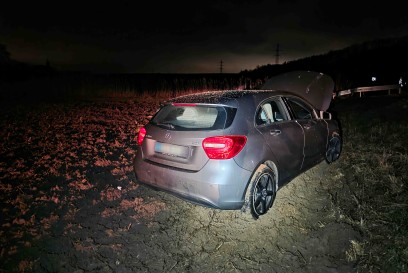 Ehningen: Mercedes kommt von der Strasse ab