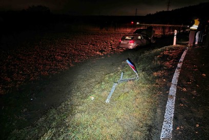 Ehningen: Mercedes kommt von der Strasse ab