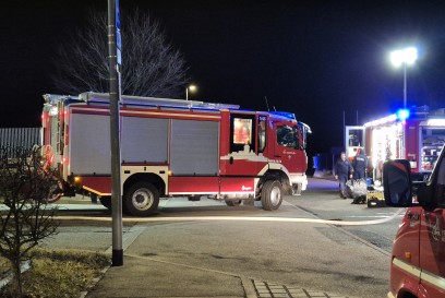 Holzgerlingen: Mehrere Rollcontainer brennen in Paketzentrum