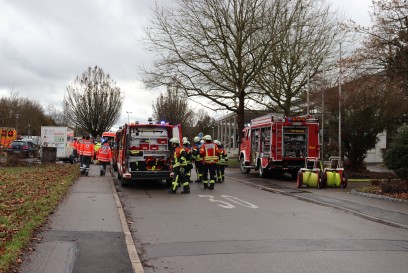 Nufringen: Starke Rauchentwicklung aus Sporthalle ruf ein Grossaufgebot an Rettungskraeften auf den Plan