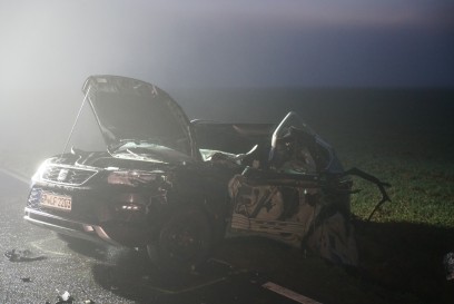 Goeppingen: PKW kollidiert mit Tiertransporter bei Bezgenried