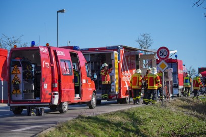 Filderstadt: Grosseinsatz nach Gefahrgutaustritt - Hauptstrasse voll gesperrt  - Fass auf LKW beschaedigt 