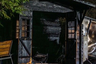 Gauefelden: Gartenhuette vollstaendig ausgebrannt