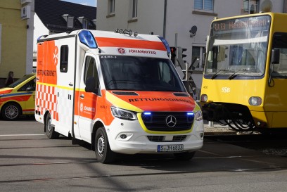 Stuttgart Wangen  Stadtbahn mit Person verunfallt