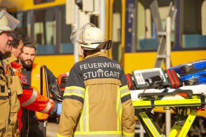 Stuttgart: Fussgaenger stoesst mit Strassenbahn zusammen 