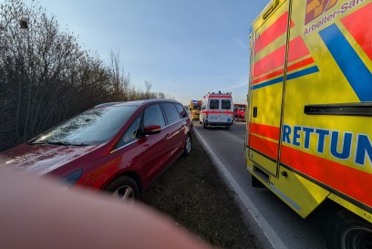Leonberg LKW-Anhaenger geraet im Engelbergtunnel in Brand – mehrere Verletzte,