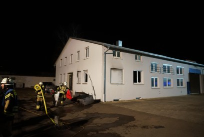Schlierbach: Brennendes Sofa loest Feuerwehreinsatz aus