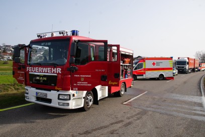 Neckarhausen: Verkehrsunfall mit Lkw und Pkw