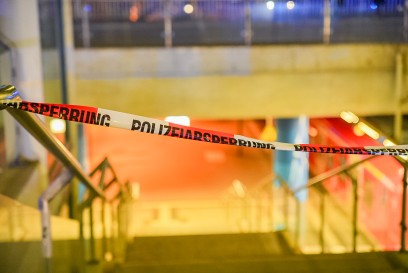 Leinfelden: Personen von Zug erfasst und schwer verletzt - Rettungskraefte kaempfen um Leben eines Mannes