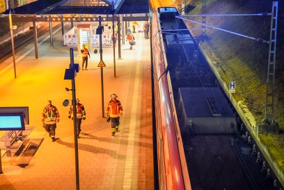 Leinfelden: Personen von Zug erfasst und schwer verletzt - Rettungskraefte kaempfen um Leben eines Mannes