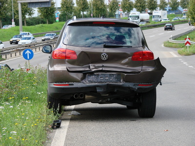 Esslingen: Auffahrunfall auf der B10 mit verletzten