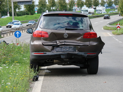 Esslingen: Auffahrunfall auf der B10 mit verletzten