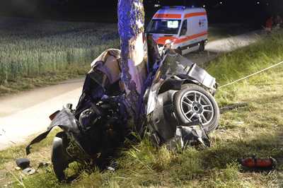 Schelkingen: Schwerer Verkehrsunfall - Fahrer Lebensgefaehlich verletzt