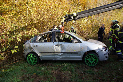 Baltmannsweiler: PKW kommt von Fahbahn ab und landet im Graben
