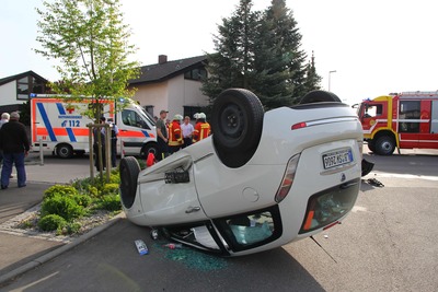 Benningen: PKW landet auf Dach
