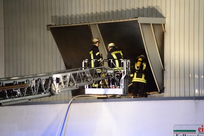 Esslingen: Brand in Lueftungsanlage in einer Firma